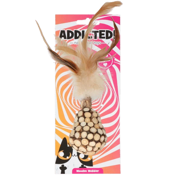 Dřevěná vratká hračka pro kočky s peříčky a MADNIPem – Addicted! Wooden Wobbler with Feathers