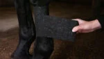 Samodržící obinadlo s třpytkami, 10 cm, černé – Excellent Animal Glitter Bandage Profi - Obrázek 3