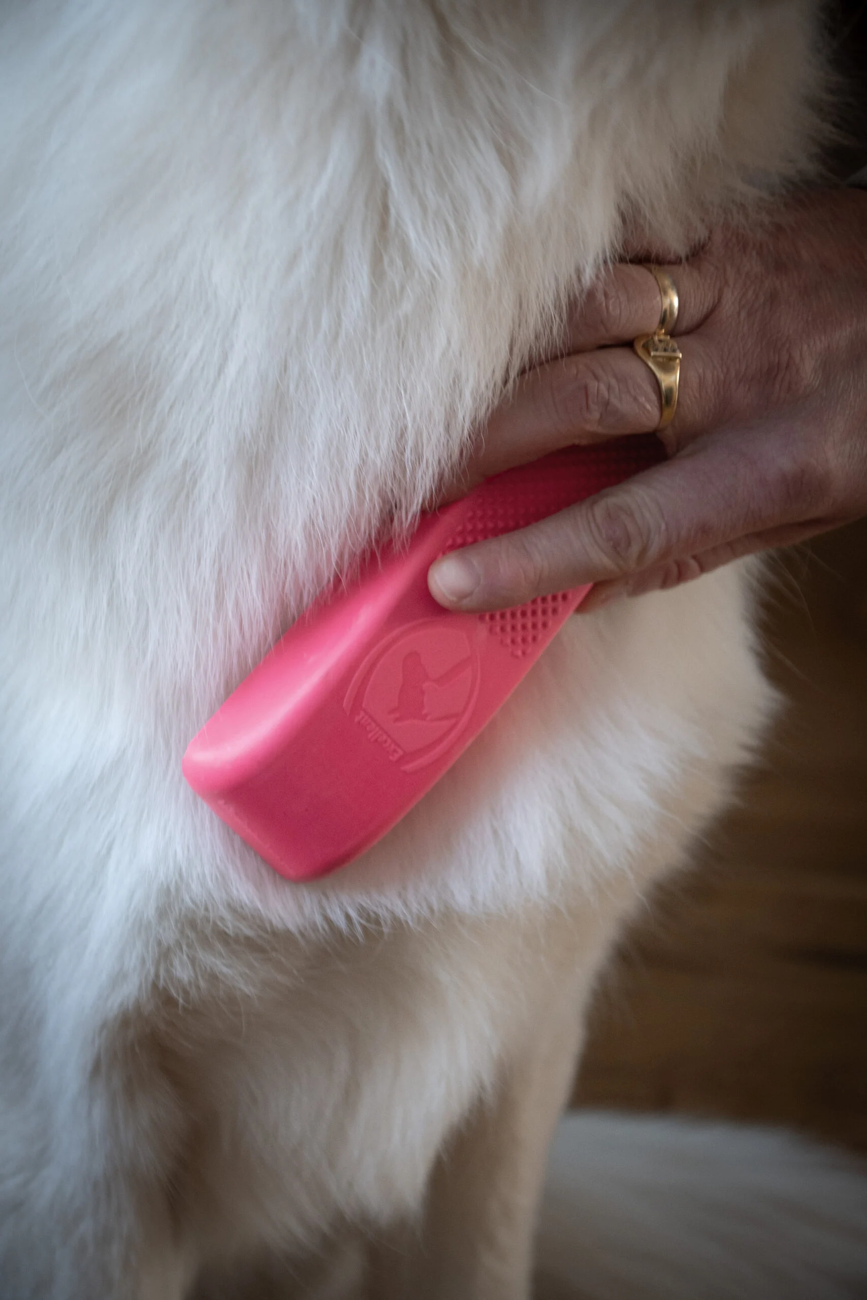 Kartáč pro mytí a masáž psa Medium růžový, 17,5 cm – Excellent Pets Grooming Brush - Obrázek 4