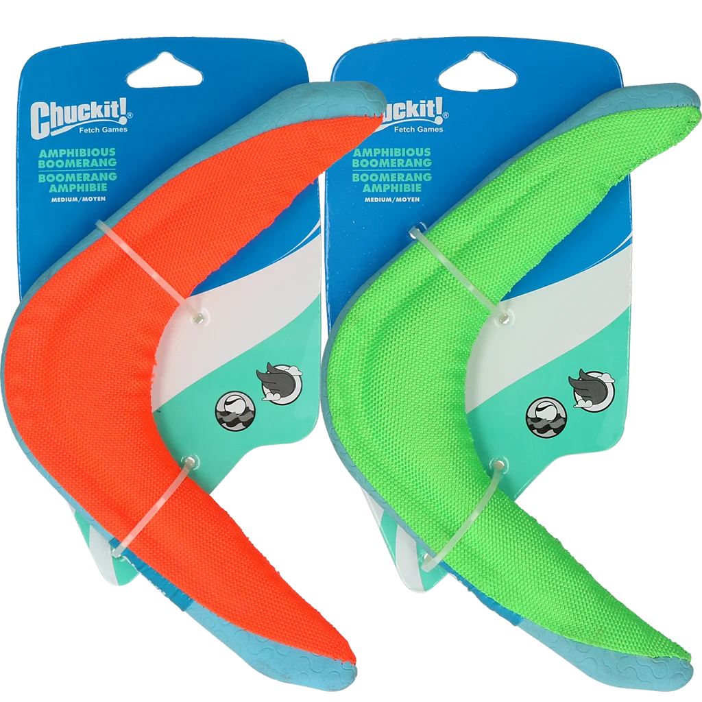 CHUC18200GROEP.png Psí bumerang M, plovoucí, náhodná barva zelená nebo oranžová – Chuckit! Amphibious Boomerang - Obrázek 1