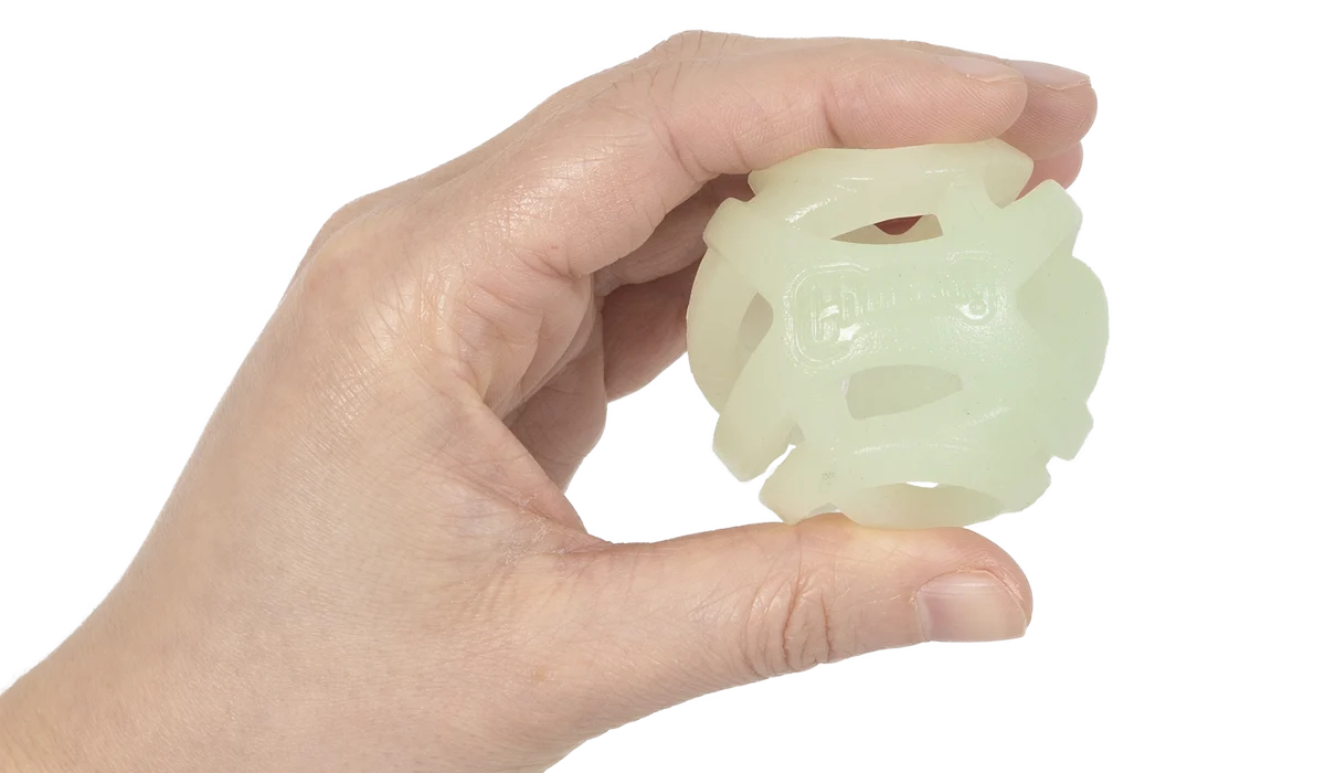 Svítící míček pro psy S, plovoucí, 4,5 cm, 2 ks – Chuckit! Air Glow Fetch Ball - Obrázek 2