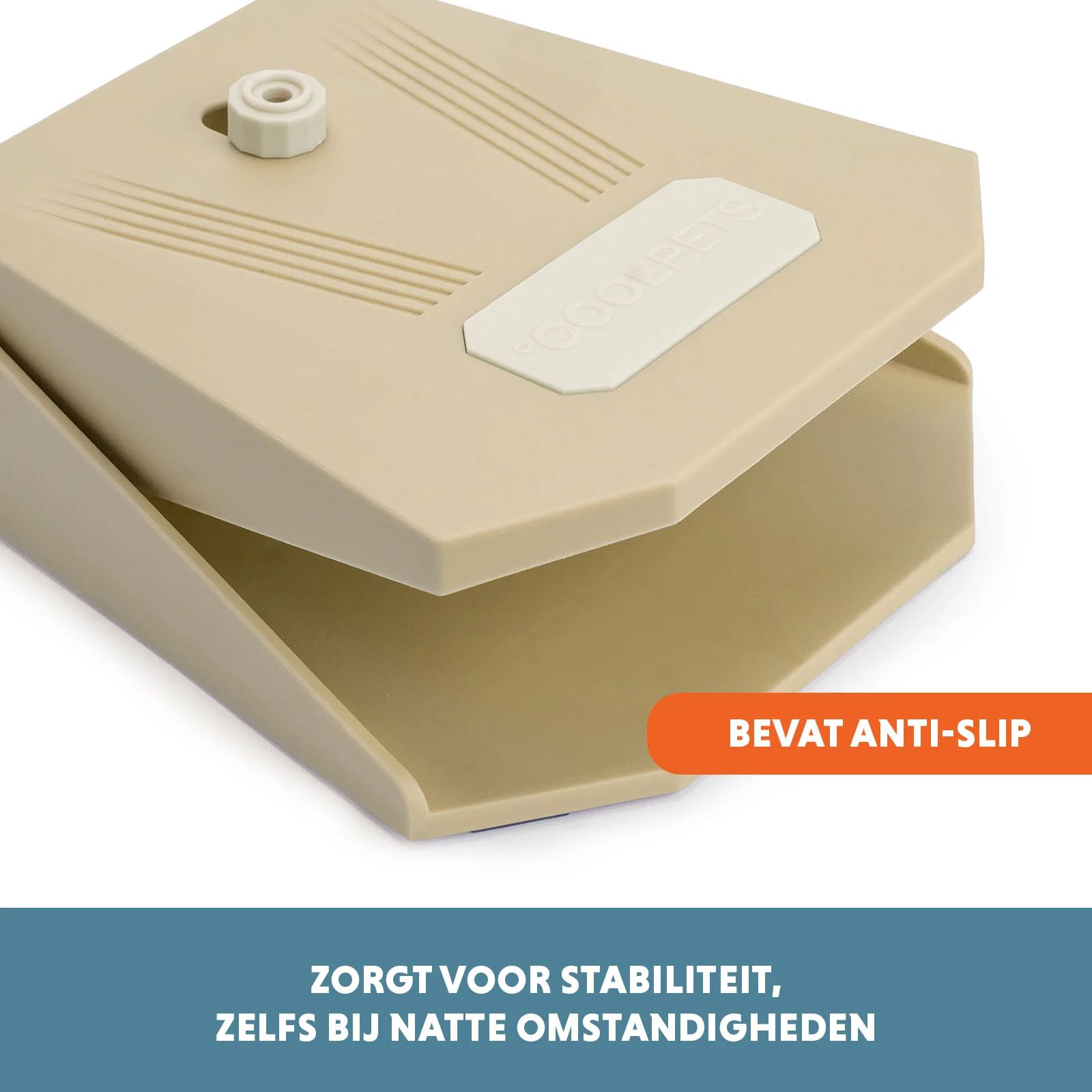 Vodní fontána s nožním pedálem a připojením k zahradní hadici, béžová – Coolpets Splash Water Fountain - Obrázek 5