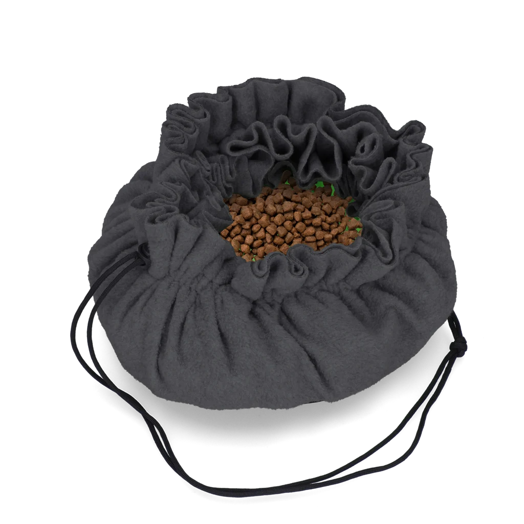 Čichací podložka se stahovací šňůrkou Ø 50 cm – Eat Slow Live Longer Snuffle Mat - Obrázek 3