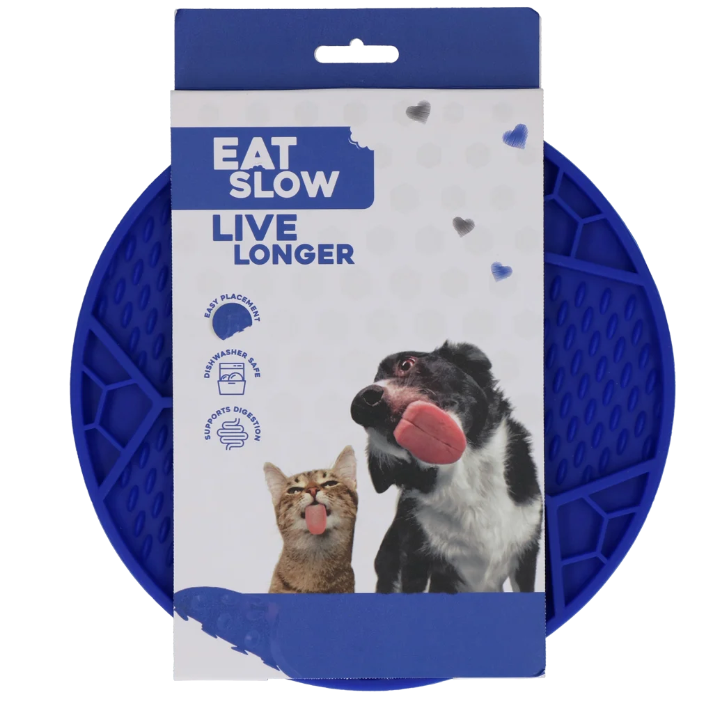Lízací podložka pro psy s fotbalovým vzorem a přísavkami, Ø 22 cm, modrá – Eat Slow Live Longer Lick Mat Soccer Ball - Obrázek 1