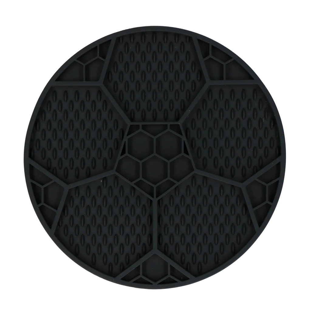 Lízací podložka pro psy s fotbalovým vzorem a přísavkami, Ø 22 cm, šedá – Eat Slow Live Longer Lick Mat Soccer Ball - Obrázek 2