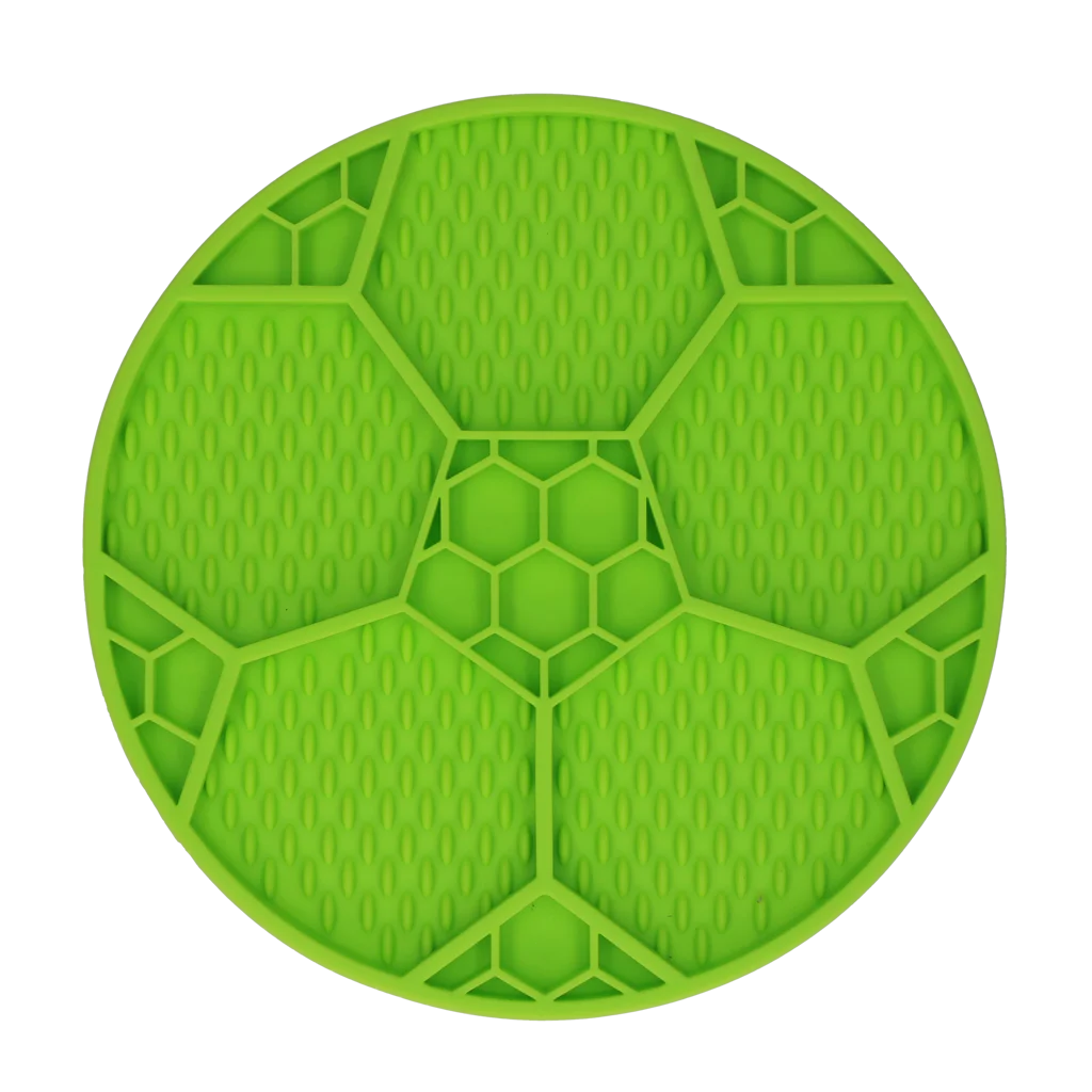 Lízací podložka pro psy s fotbalovým vzorem a přísavkami, Ø 22 cm, zelená – Eat Slow Live Longer Lick Mat Soccer Ball - Obrázek 2