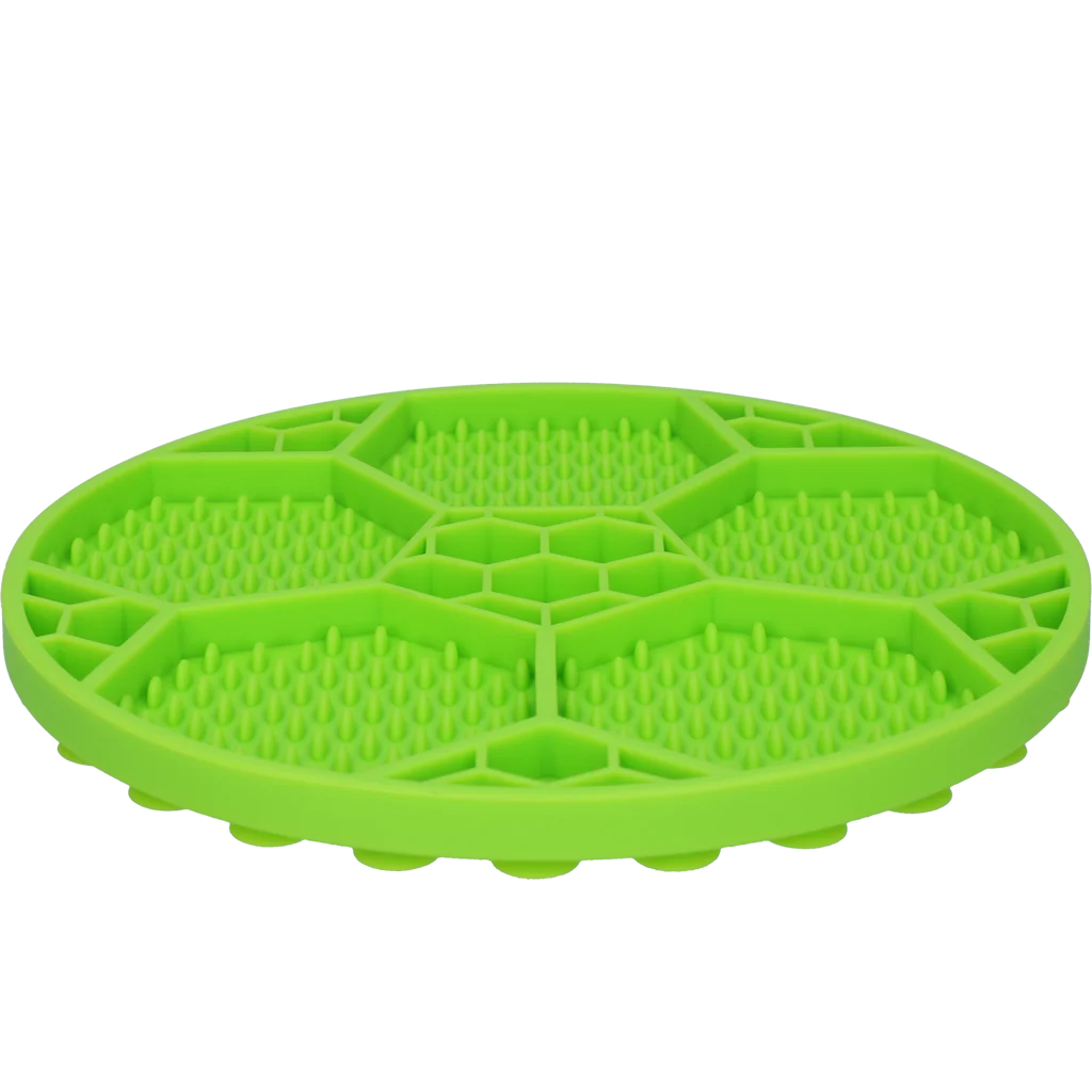 Lízací podložka pro psy s fotbalovým vzorem a přísavkami, Ø 22 cm, zelená – Eat Slow Live Longer Lick Mat Soccer Ball - Obrázek 3