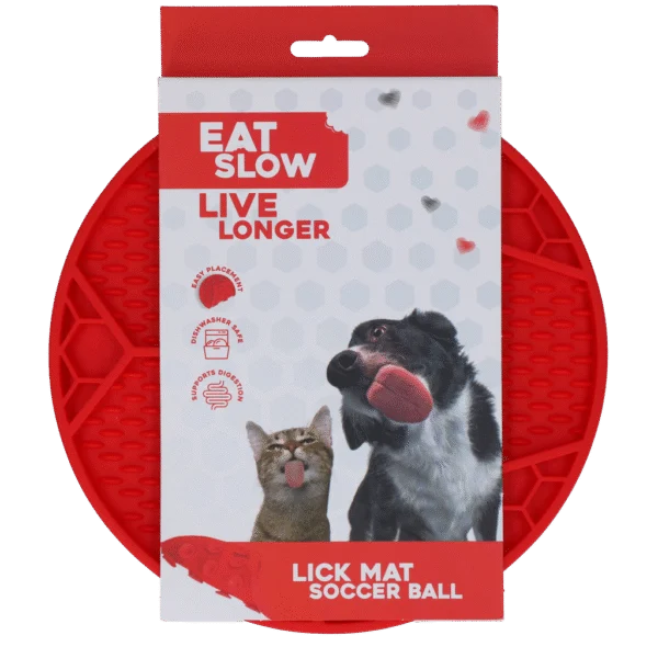 Lízací podložka pro psy s fotbalovým vzorem a přísavkami, Ø 22 cm, červená – Eat Slow Live Longer Lick Mat Soccer Ball