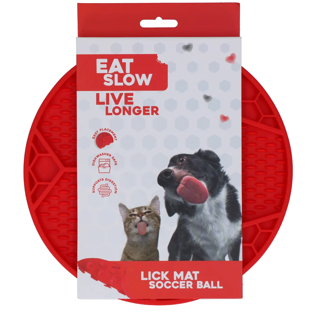 Lízací podložka pro psy s fotbalovým vzorem a přísavkami, Ø 22 cm, červená – Eat Slow Live Longer Lick Mat Soccer Ball - Obrázek 1