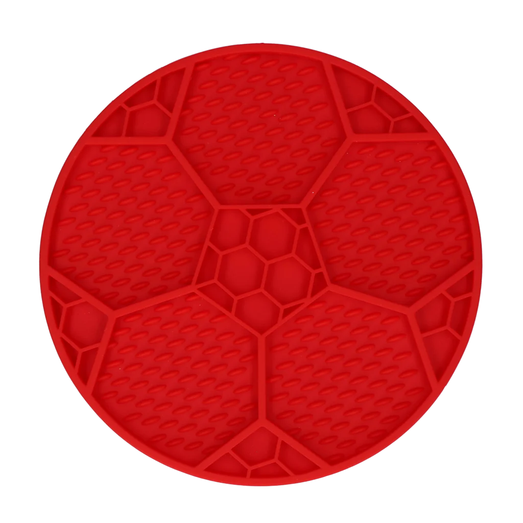 Lízací podložka pro psy s fotbalovým vzorem a přísavkami, Ø 22 cm, červená – Eat Slow Live Longer Lick Mat Soccer Ball - Obrázek 2