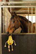 Hračka do stáje pro koně z kůže s jutovou výplní, hruška, 28 x 18 x 7 cm – Excellent Horse Foodie Friends Pear - Obrázek 4