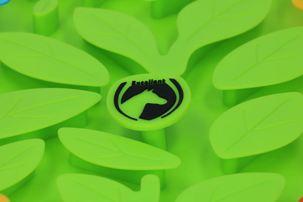Čmuchací podložka pro koně na krmivo a pamlsky – Excellent Horse Snuffle Mat Flower Power - Obrázek 2