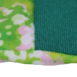 Čichací hračka se šustivým materiálem a prostorem na pamlsky – Garden Paws Garden Glove Summer Shrubs - Obrázek 4