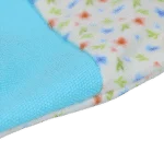Čichací hračka se šustivým materiálem a prostorem na pamlsky – Garden Paws Garden Glove Sky Flowers - Obrázek 6