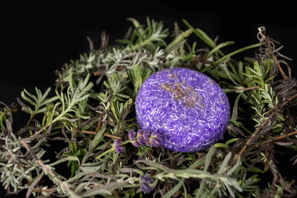 Tuhý koňský šampon s kondicionérem, levandule, 60 g – Excellent Horse Hi Gloss Shampoo Bar - Obrázek 3