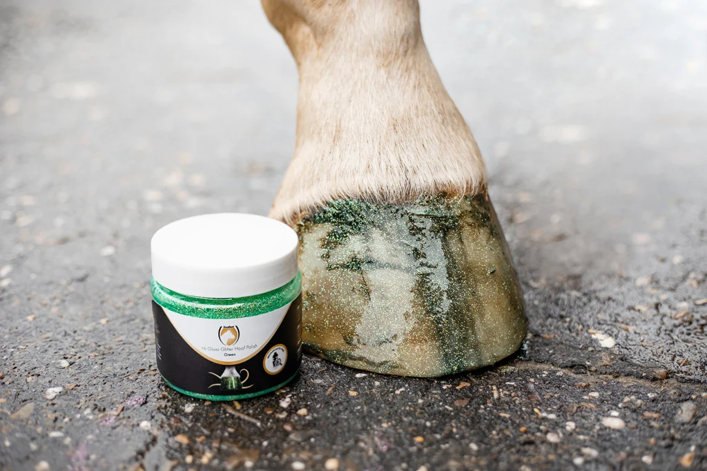 Třpytivý lak na kopyta zelený, 150 ml – Excellent Horse Hi Gloss Glitter Hoof Polish - Obrázek 4