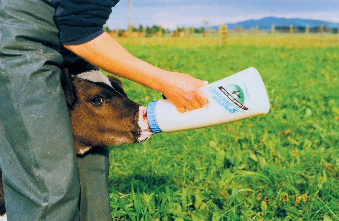 Napájecí láhev pro telata s dudlíkem, 2,5 l – Shoof Speedy Feeder - Obrázek 2