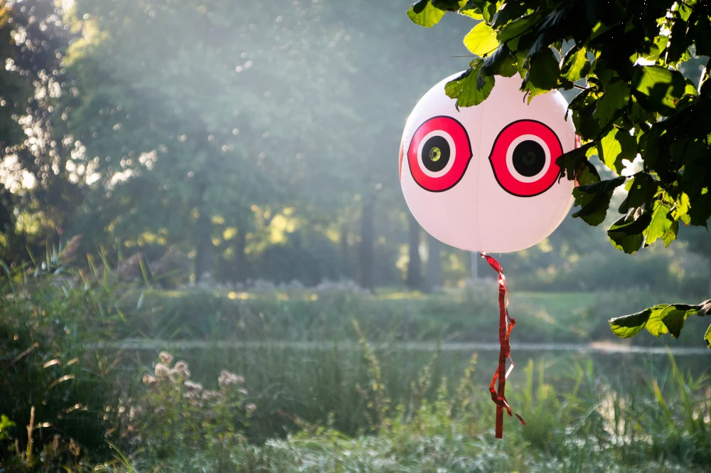 Balón na plašení ptáků se závěsnou šňůrou, bílý, Ø 40 cm – Knock Pest - Obrázek 2