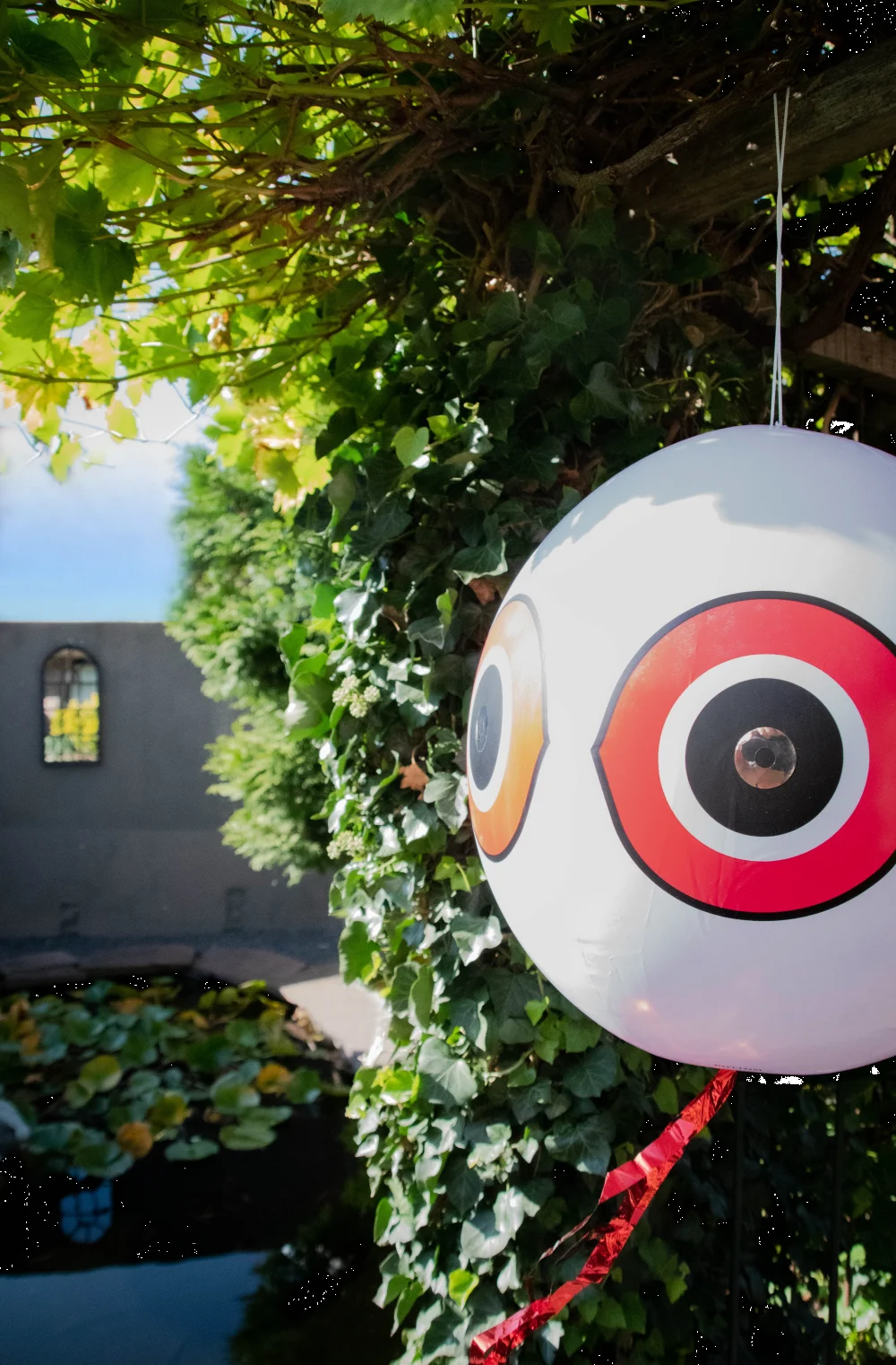 Balón na plašení ptáků se závěsnou šňůrou, bílý, Ø 40 cm – Knock Pest - Obrázek 3