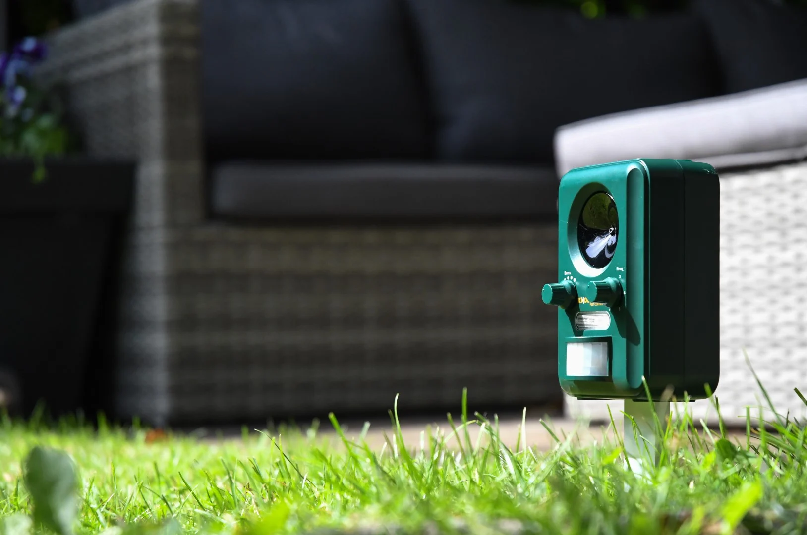 Solární odpuzovač zvířat s pohybovým senzorem a zábleskem – Knock Pest Solar Animal Repeller - Obrázek 5