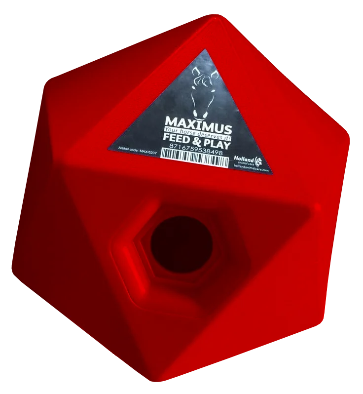 MAXI5205.png Krmná kostka pro koně červená, otvor na pamlsky 37 mm – Maximus Feed & Play Cube - Obrázek 1