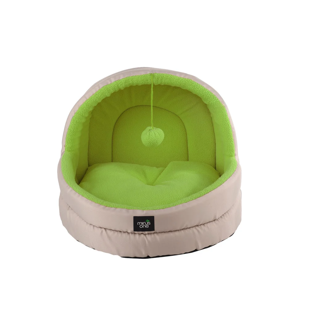 MINU27457.jpg Kočičí domeček s fleecovým pelíškem a hracím míčkem – Minus One Hideaway Cat Cave Meadow - Obrázek 1