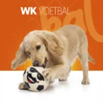 Latexová hračka pro psy s pískátkem, oranžová, M – Holland Mr. WK Soccer - Obrázek 2