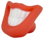Hračka pro psy s pískátkem na selfie – Pawise Funny Face Big Tooth - Obrázek 2