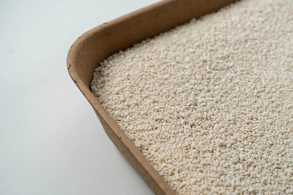 Tofu stelivo z manioku pro automatické kočičí toalety, hrudkující, 3,5 kg – Petlux Cassave Tofu - Obrázek 3