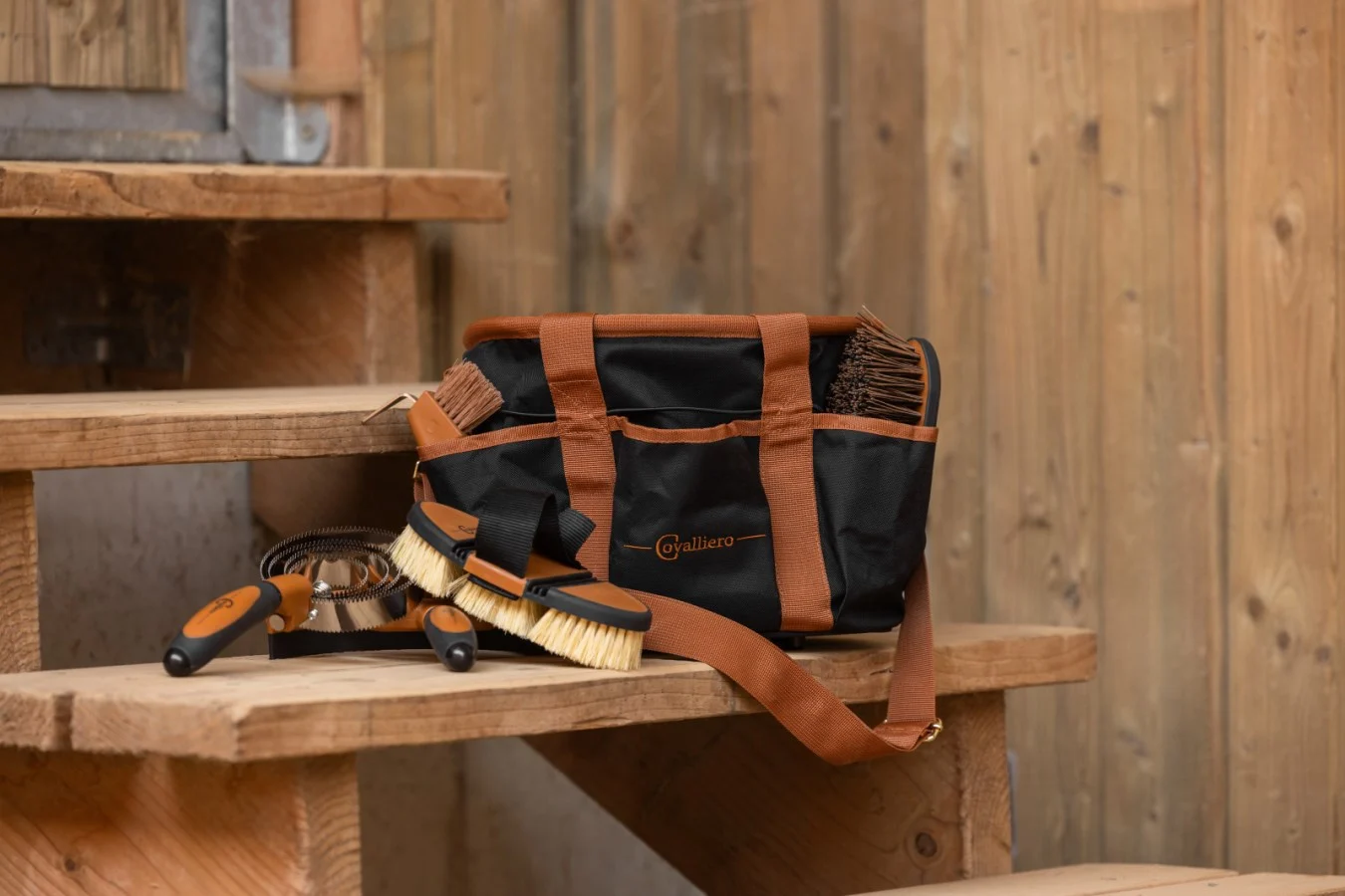 Taška na potřeby pro péči o koně se 6 vnějšími kapsami a odnímatelným ramenním popruhem, modrá, 28 x 20 x 22 cm – Covalliero Grooming Bag - Obrázek 3