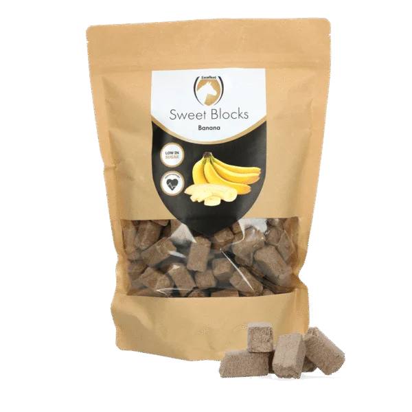 Pamlsky pro koně s banánem, nízký obsah cukru, 1 kg – Excellent Horse Sweet Blocks