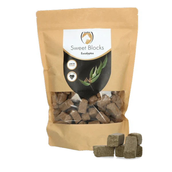Pamlsky pro koně Eucalyptus, nízkosacharidové, 1 kg – Excellent Horse Sweet Blocks
