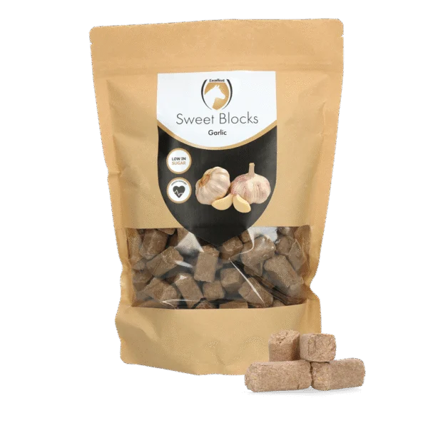 Pamlsky pro koně s česnekem, nízký obsah cukru, 1 kg – Excellent Horse Sweet Blocks
