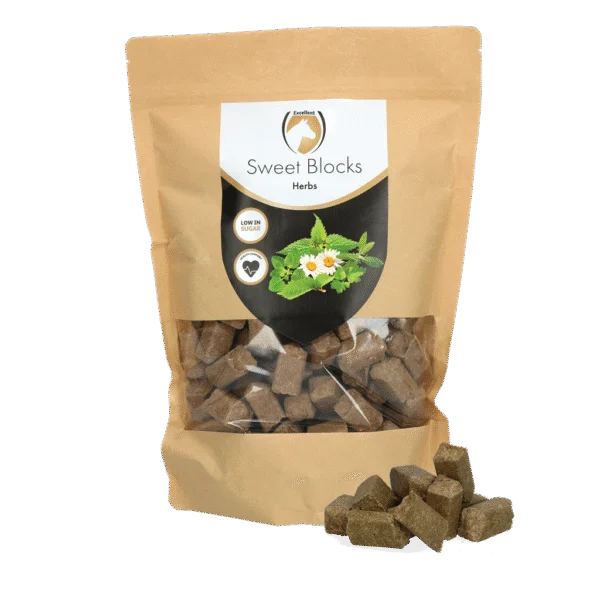 Pamlsky pro koně s bylinkami, 1 kg – Excellent Horse Sweet Blocks Herbs