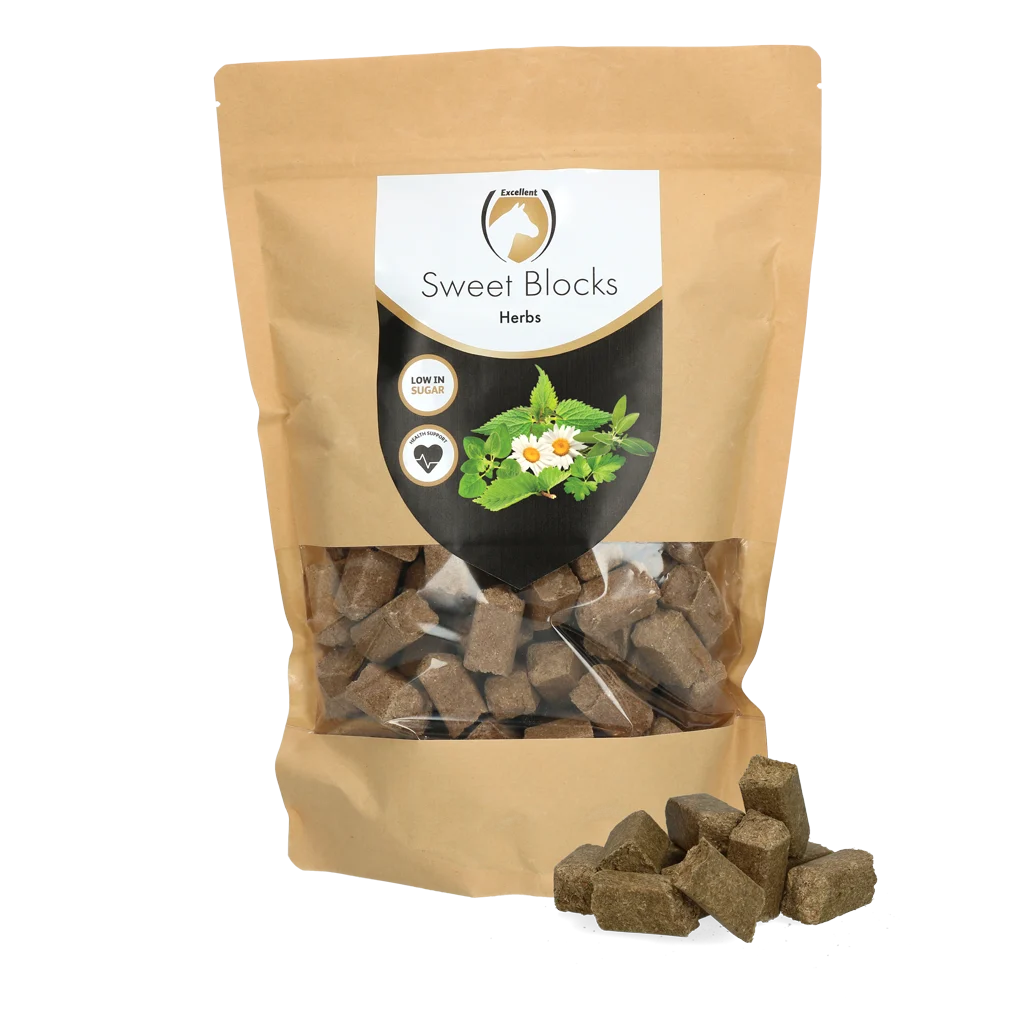Pamlsky pro koně s bylinkami, 1 kg – Excellent Horse Sweet Blocks Herbs - Obrázek 1
