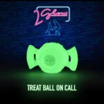 Svítící míč pro psy – 2 Glow Treat Ball on Call - Obrázek 3