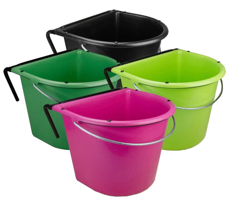 Závěsný žlab pro koně s kovovým držadlem, 15 l, černý – Vplast