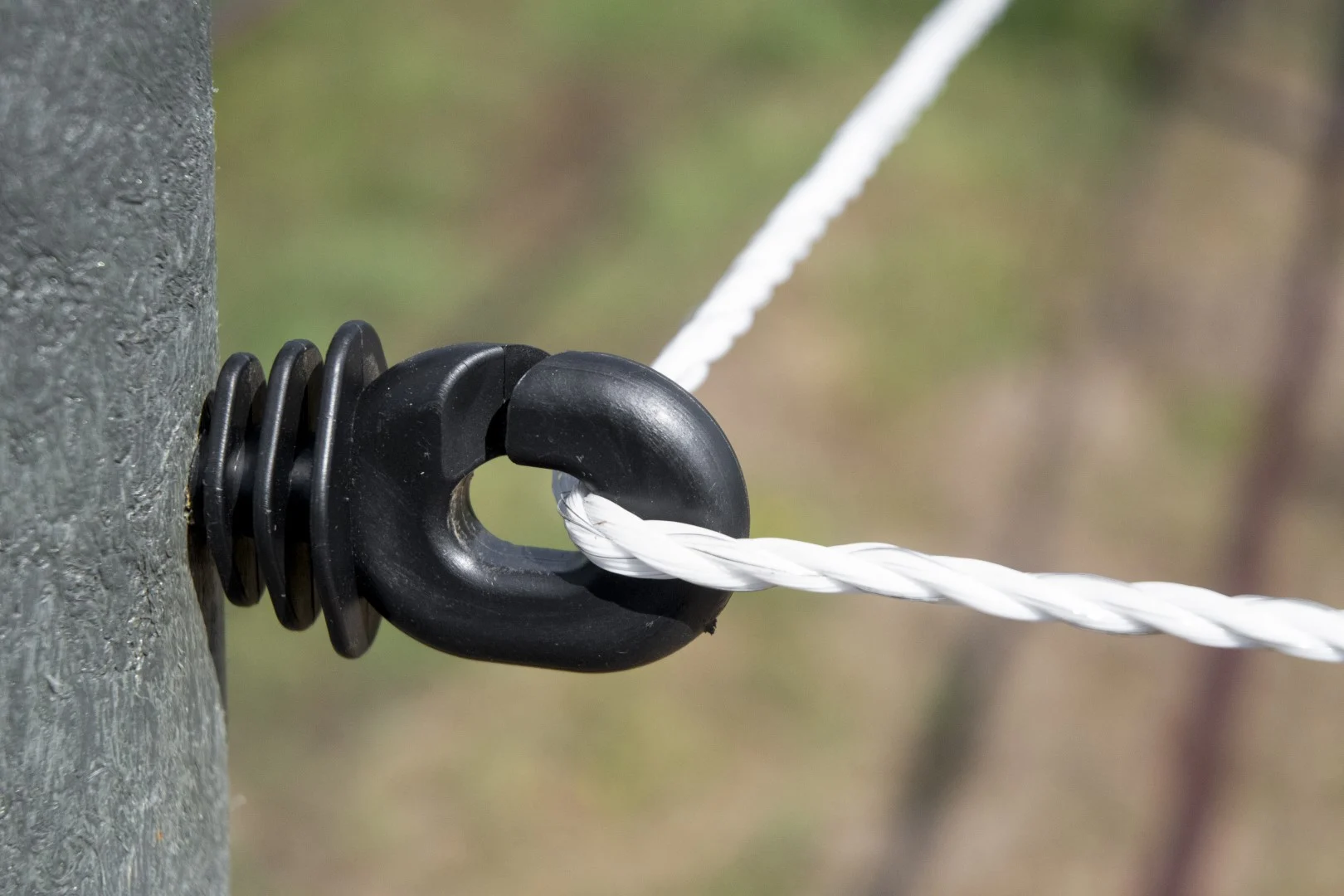 Kruhový izolátor s velkým otvorem, 25 kusů – ZoneGuard Big-Hole - Obrázek 3